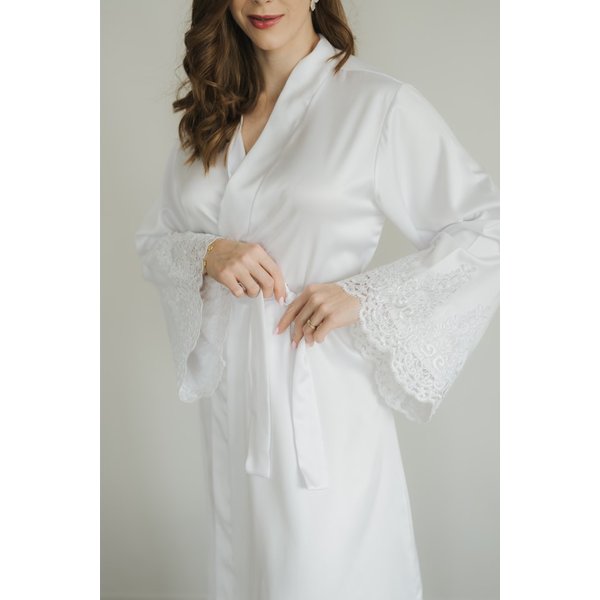 Robe Longo Bella III Renda e Toque de Seda para Noivas